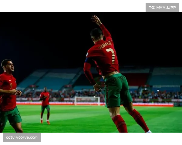 镜头聚焦:首批体验“球员视角VR直播”的球迷在伯纳乌包厢内的反应 镜头聚焦:首批体验“球员视角VR直播”的球迷在伯纳乌包厢内的反应